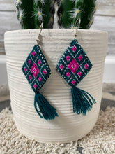 Cargar imagen en el visor de la galería, Diamond Embroidered Earrings
