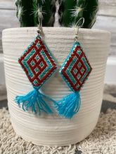 Cargar imagen en el visor de la galería, Diamond Embroidered Earrings
