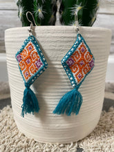 Cargar imagen en el visor de la galería, Diamond Embroidered Earrings
