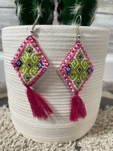 Cargar imagen en el visor de la galería, Diamond Embroidered Earrings
