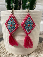 Cargar imagen en el visor de la galería, Diamond Embroidered Earrings
