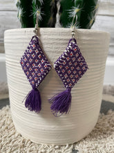 Cargar imagen en el visor de la galería, Diamond Embroidered Earrings
