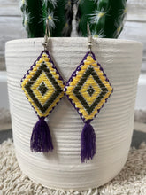Cargar imagen en el visor de la galería, Diamond Embroidered Earrings

