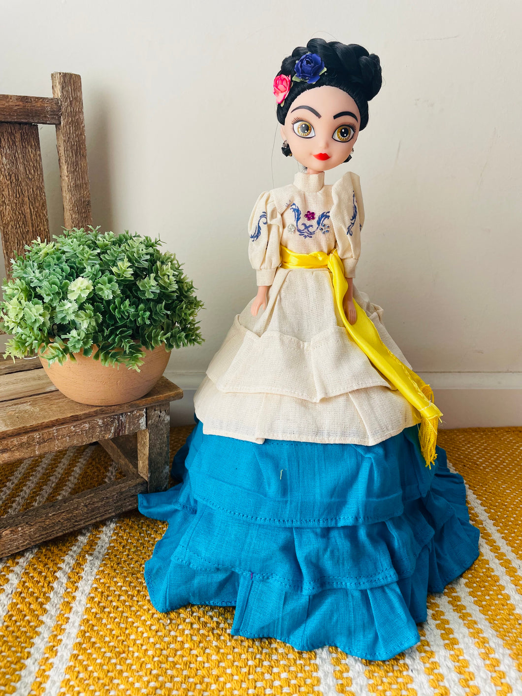 Fridita with blue roses