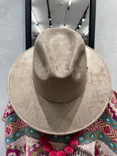 Cargar imagen en el visor de la galería, Sombrero Gamuza
